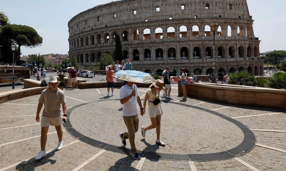 Calor extremo coloca 27 cidades da Itália em alerta vermelho