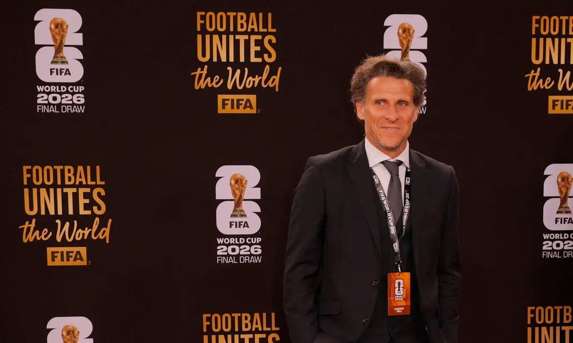 Forlán terá missão de recuperar o Uruguai