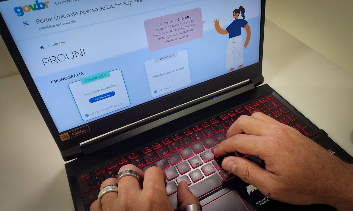Prouni: estudantes devem procurar instituição de ensino