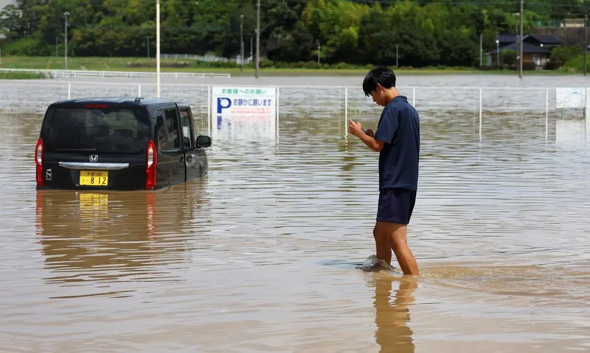Japão mantém alerta após chuvas recordes
