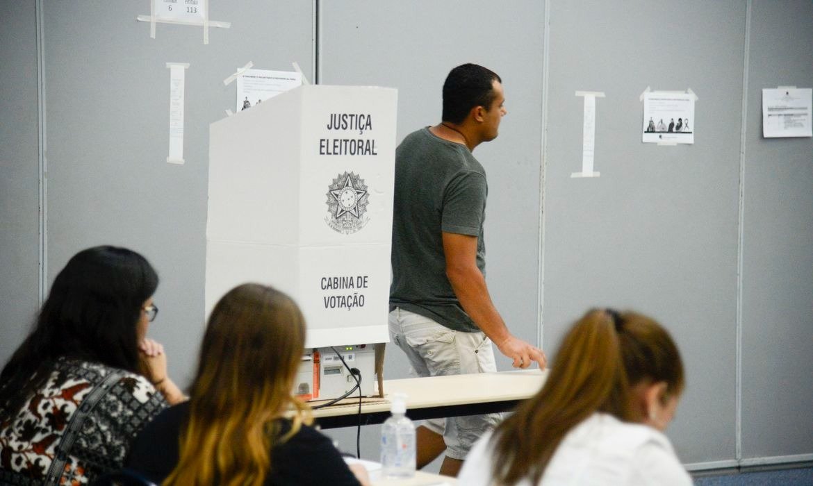 Voto em trânsito: saiba como justificar ausência