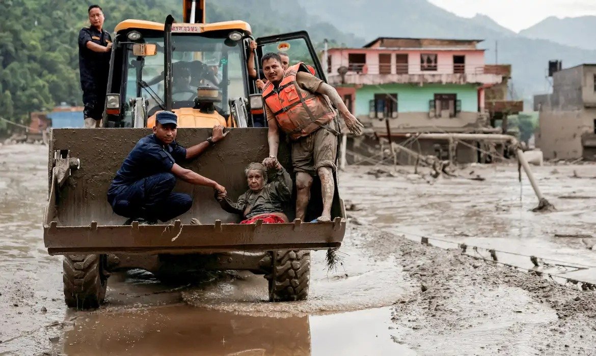 Famílias aguardam informações sobre desaparecidos no Nepal