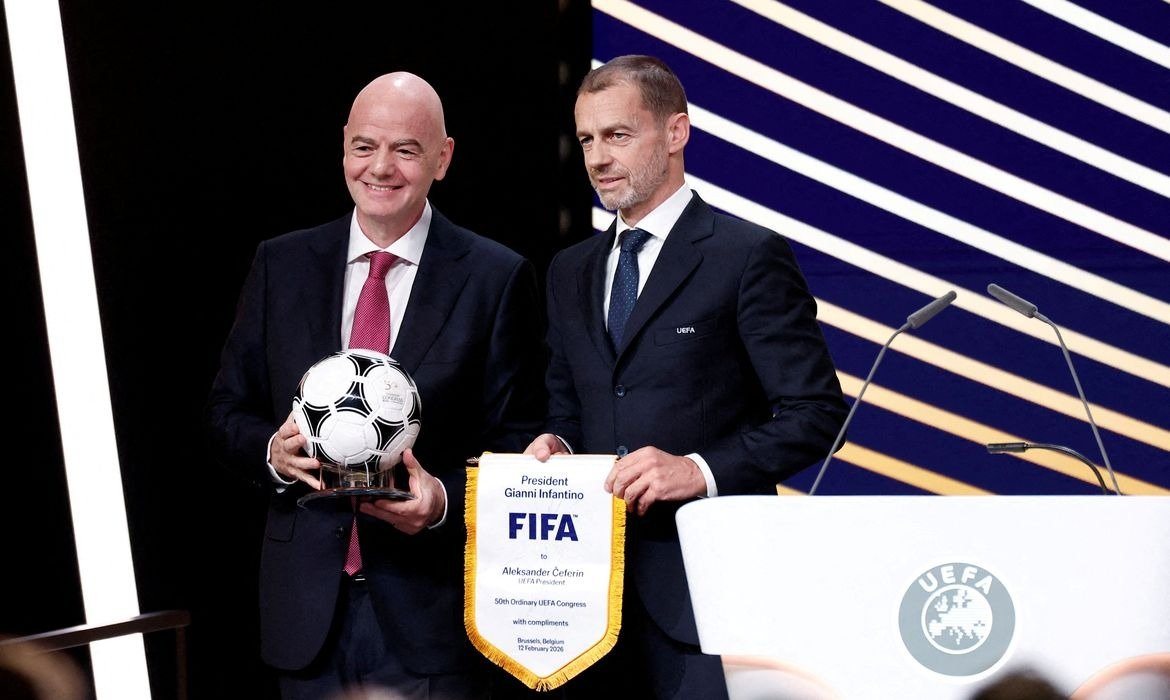 UEFA avalia possível processo contra Infantino