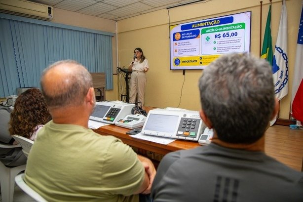 TRE-AM inicia preparação de mesários para 2026