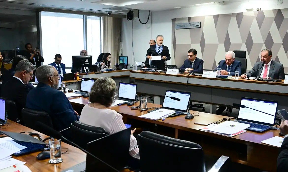 Entenda a PEC que prevê o fim da escala 6x1
