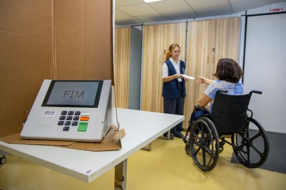 Eleições 2026: saiba como pedir transporte gratuito no AM
