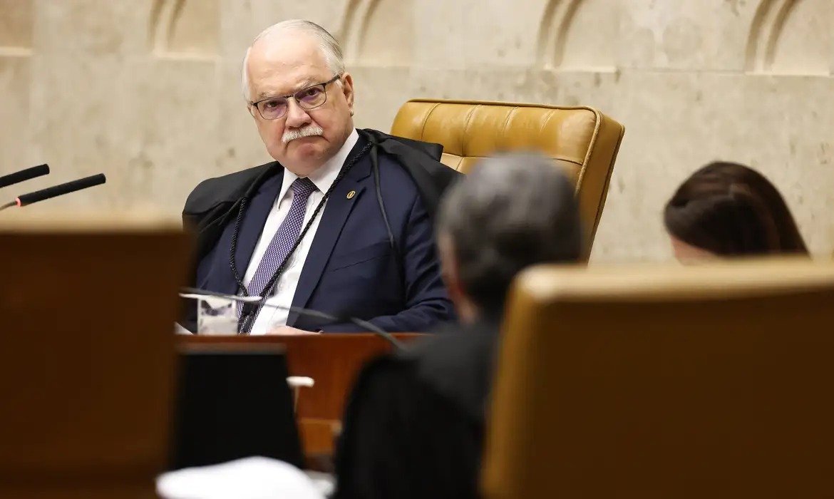 Ex-ministros divulgam texto em apoio a Fachin e ao fortalecimento do STF