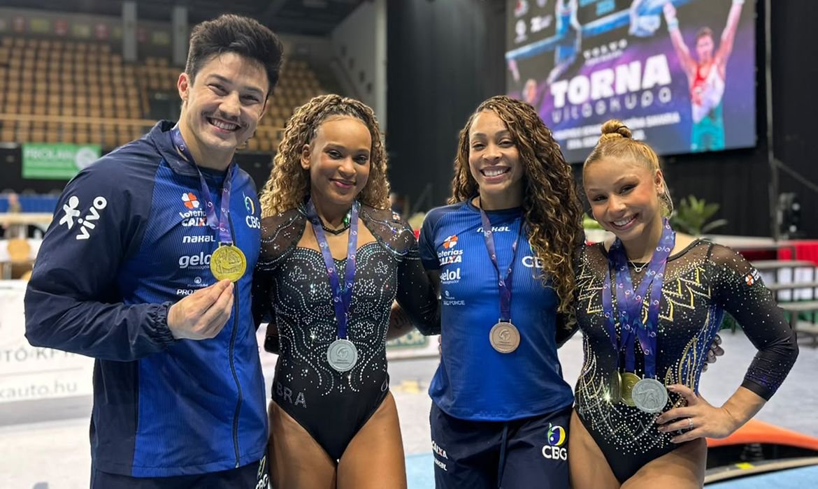 Lorrane Oliveira conquista bronze no solo na Copa do Mundo