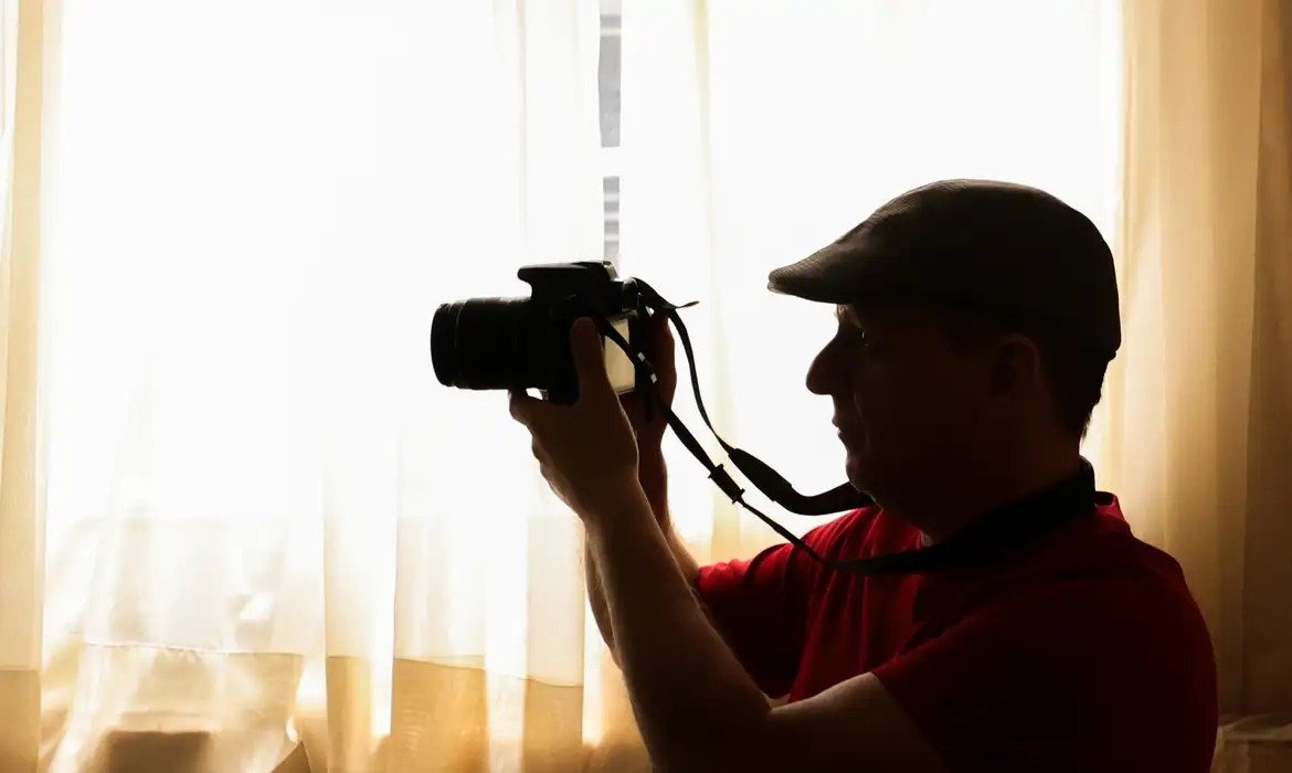 Fotografia inclusiva amplia autonomia de fotógrafo cego