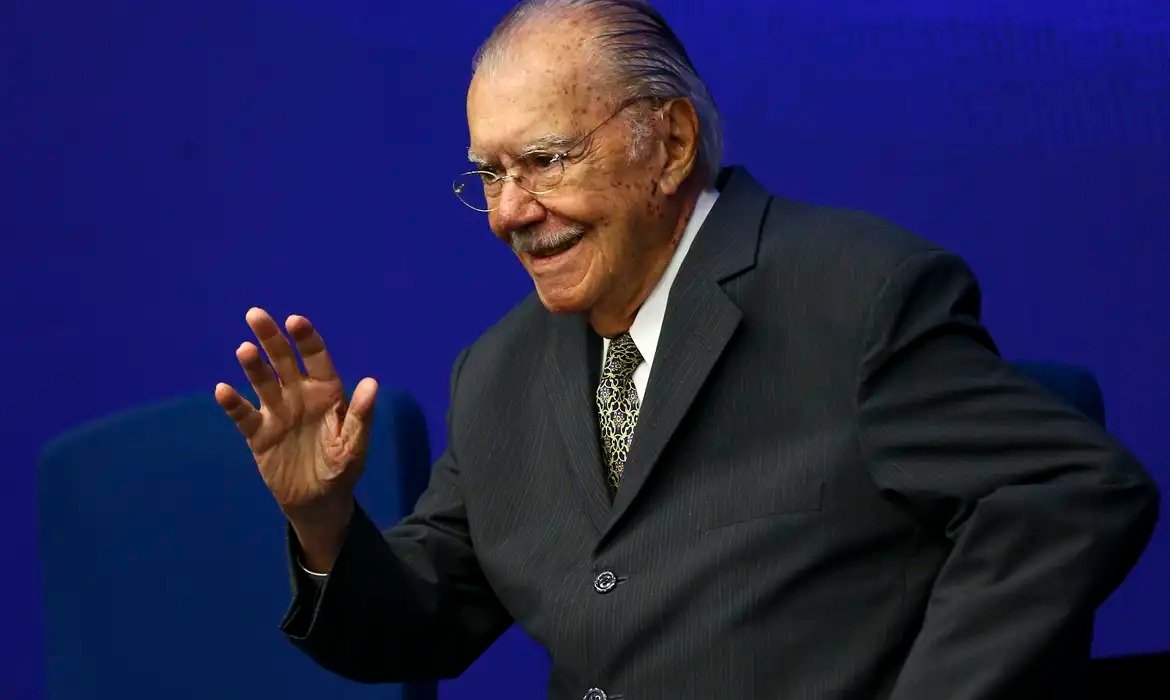 Estado de saúde de José Sarney é estável, diz hospital