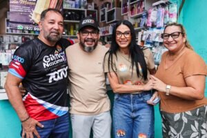 Shádia e Gilmar Nascimento caminham no Parque das Nações